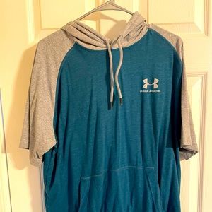 Under Armour hooded t-shirt xL